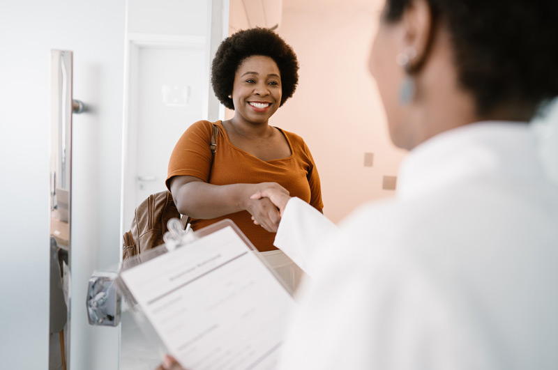 Patient-greeting-doctor-for-appointment-about-vaginal-prolapse