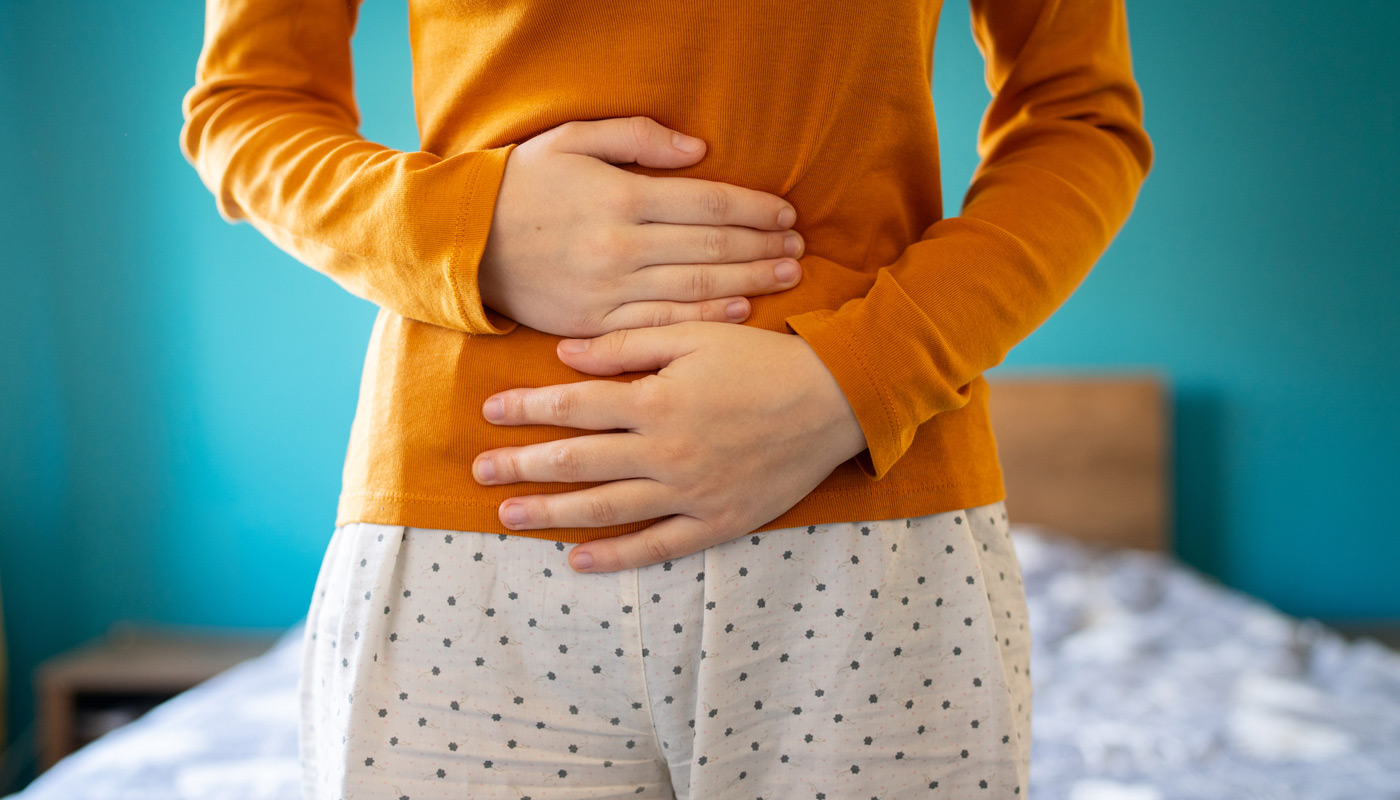 Woman-holding-stomach-experiencing-detrusor-underactivity