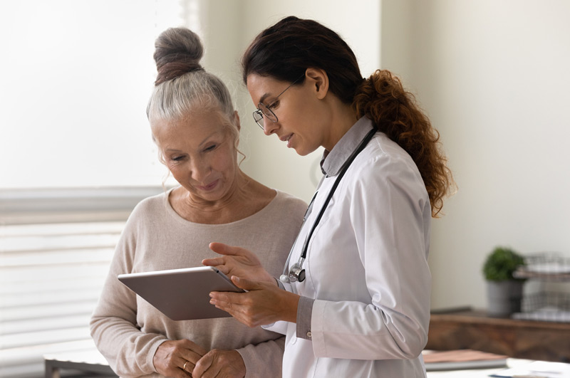 Doctor-explaining-minimally-invasive-sacrocolpopexy-to-female-patient