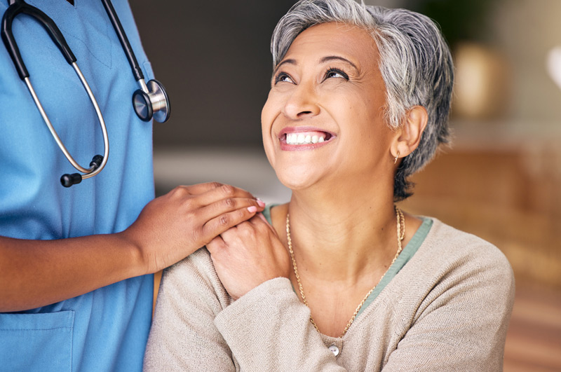 Doctor-reassuring-patient-about-robotic-sacrocolpopexy
