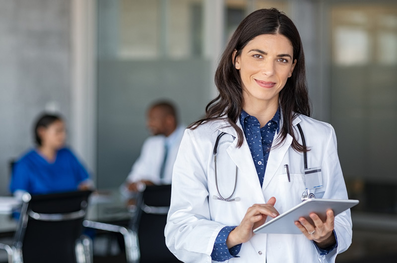 Smiling-labiaplasty-doctor